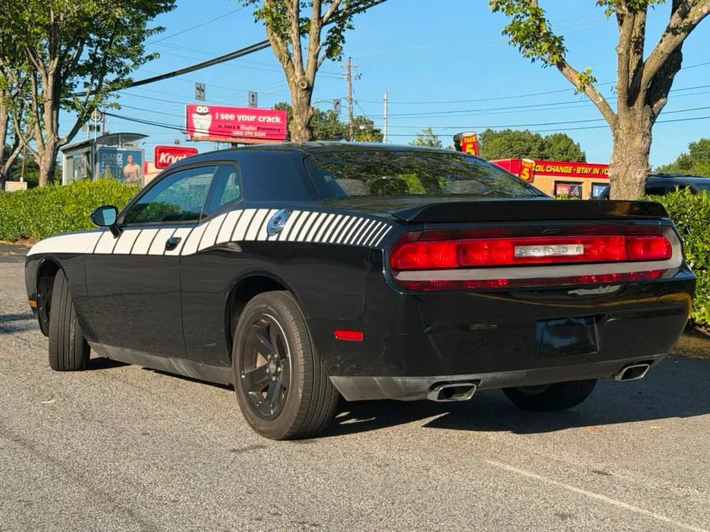 Used 2014 Dodge Challenger SXT RWD image 5