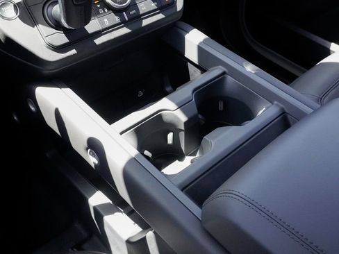 New 2026 Land Rover Defender 110 X-Dynamic SE AWD/4WD image 14