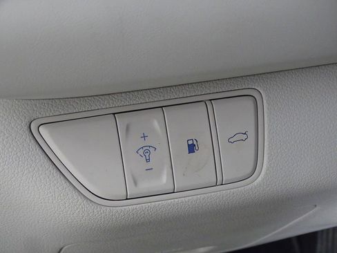 Used 2024 Genesis G70 2.5T image 19