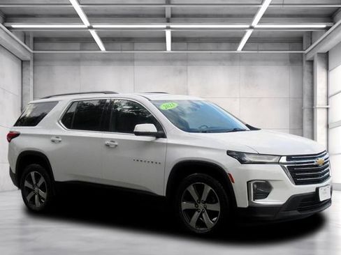 Used 2023 Chevrolet Traverse LT w/ LT Premium Package AWD/4WD image 1