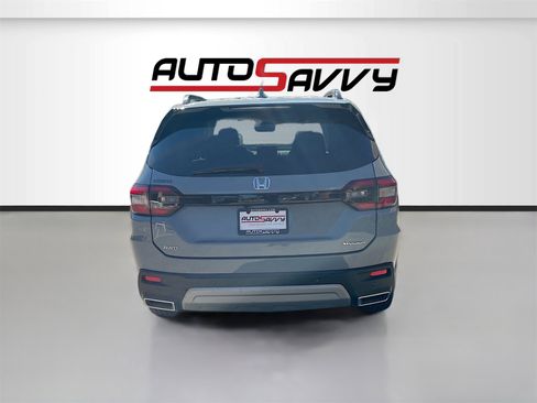 Used 2024 Honda Pilot Touring image 6