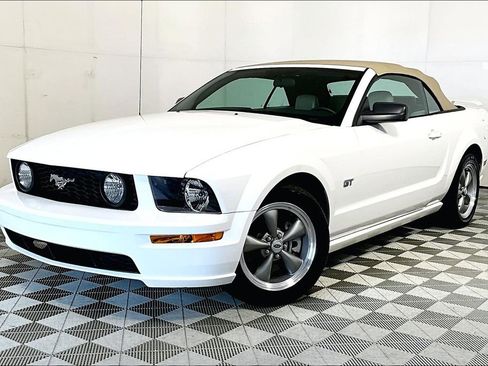 Used 2006 Ford Mustang GT Premium image 2