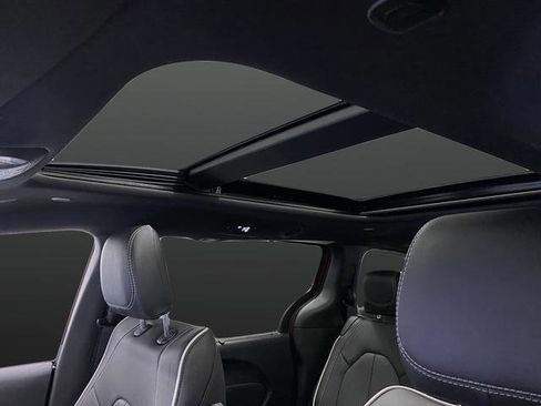 New 2026 Chrysler Pacifica Limited w/ Trailer Tow Group image 7