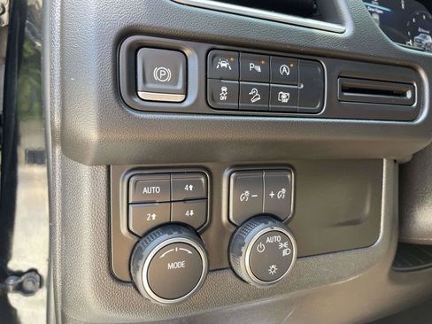 Used 2023 Chevrolet Tahoe Z71 w/ Luxury Package AWD/4WD image 17