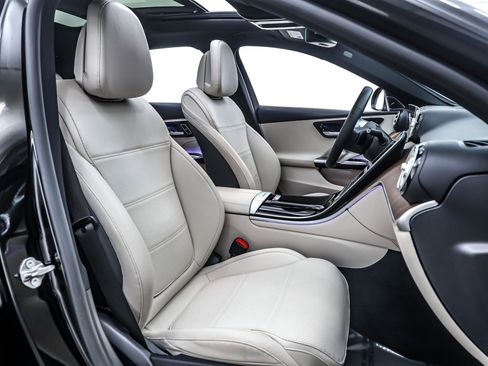 Used 2023 Mercedes-Benz C 300 Sedan image 7