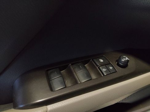 Used 2022 Toyota Camry SE image 27