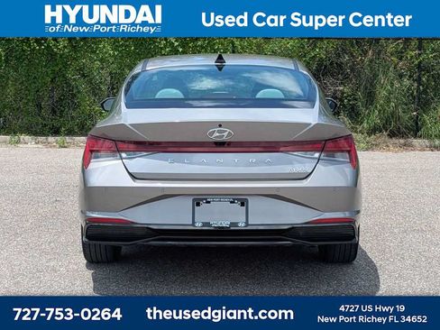 Certified 2023 Hyundai Elantra Limited w/ Cargo Package FWD image 4