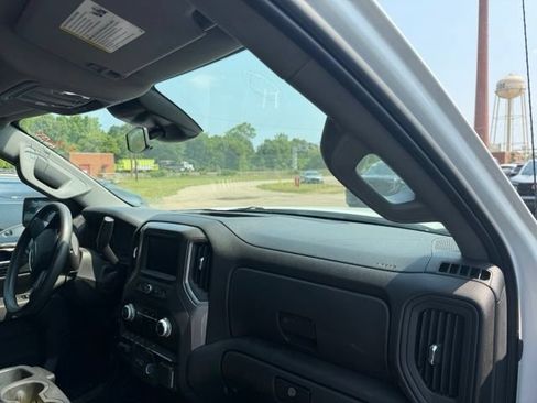 Used 2024 GMC Sierra 1500 Pro w/ Graphite Edition AWD/4WD image 9