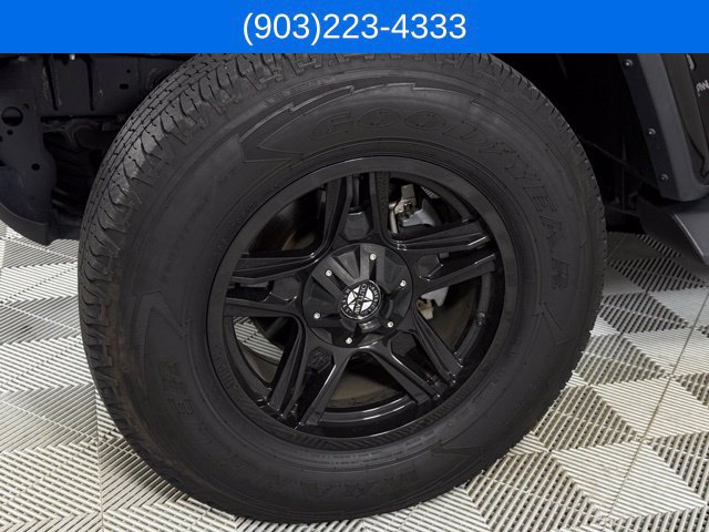 Used 2018 Jeep Wrangler Unlimited Sahara AWD/4WD image 5