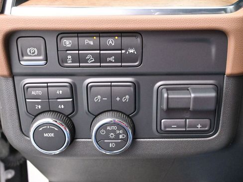 Used 2025 Chevrolet Tahoe High Country w/ Sun And Tow Package image 22