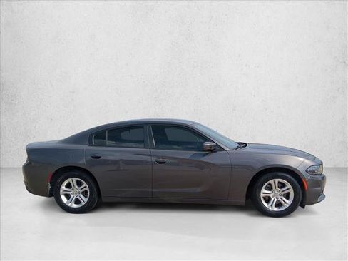 Used 2020 Dodge Charger SXT RWD image 4