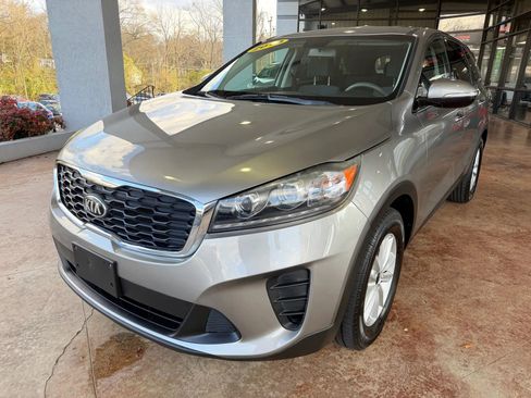 Used 2019 Kia Sorento LX image 3