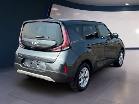 Used 2025 Kia Soul LX w/ LX Technology Package FWD image 5