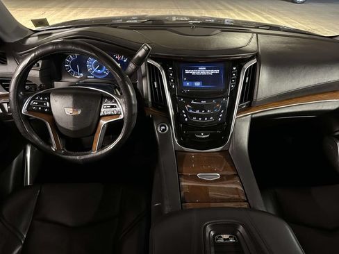 Used 2020 Cadillac Escalade ESV Luxury AWD/4WD image 17