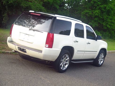 Used 2009 GMC Yukon Denali AWD/4WD image 21