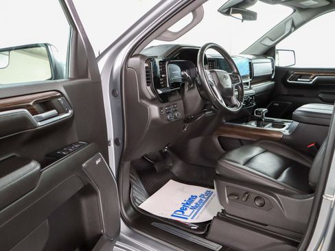 Used 2024 Chevrolet Silverado 1500 LT Trail Boss w/ Convenience Package II AWD/4WD image 3