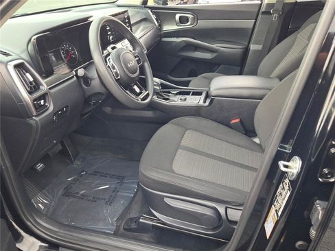 Used 2022 Kia Sorento LX AWD/4WD image 6