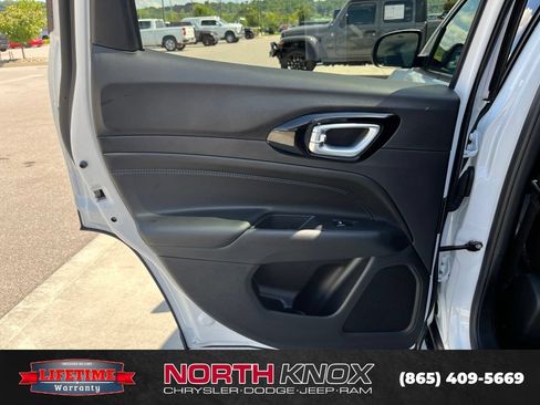 New 2026 Jeep Compass Latitude AWD/4WD image 16