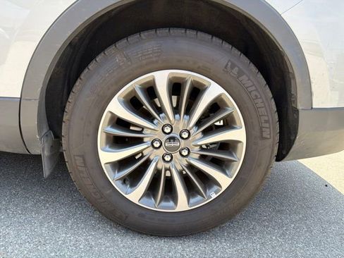 Used 2023 Lincoln Nautilus FWD w/ Premium Package image 22