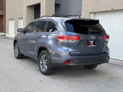 Used 2018 Toyota Highlander XLE AWD/4WD image 3