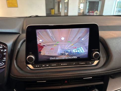 Used 2025 Nissan Rogue SV AWD/4WD image 25