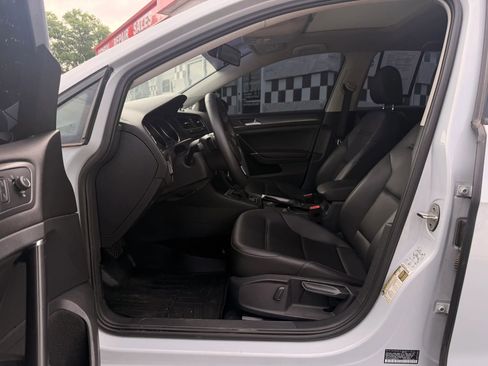 Used 2021 Volkswagen Golf 4-Door FWD image 11