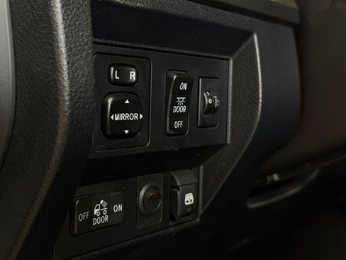 Used 2017 Toyota Tundra SR5 AWD/4WD image 19
