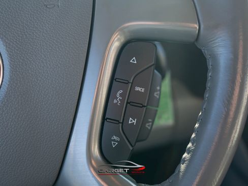 Used 2011 Chevrolet Avalanche LTZ image 24