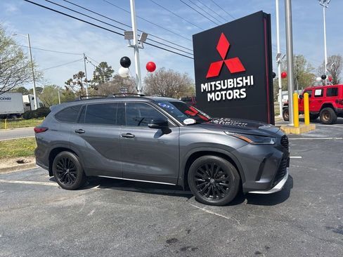 Used 2023 Toyota Highlander XSE image 1