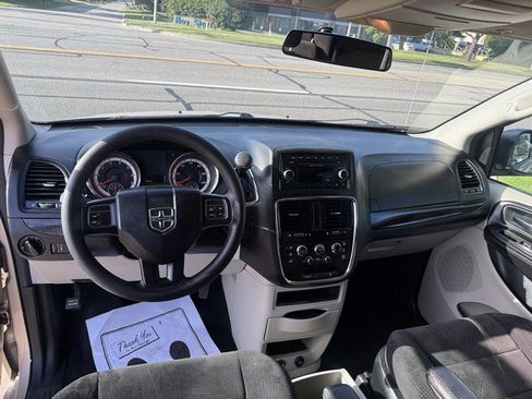 Used 2013 Dodge Grand Caravan SXT FWD image 15