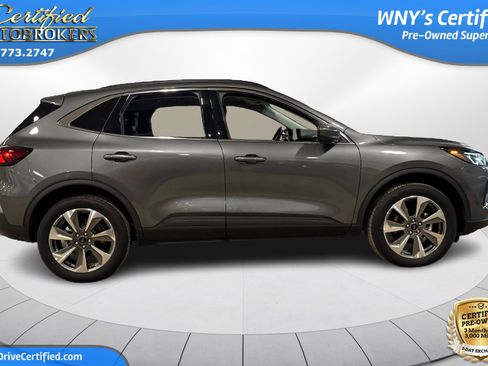 Used 2025 Ford Escape Platinum image 4