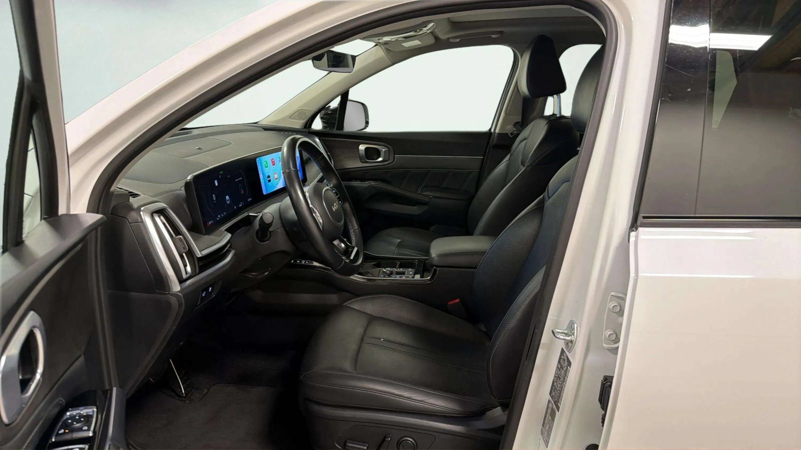 Used 2025 Kia Sorento SX AWD/4WD image 31