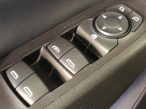 Used 2020 Chevrolet Equinox LT FWD image 27