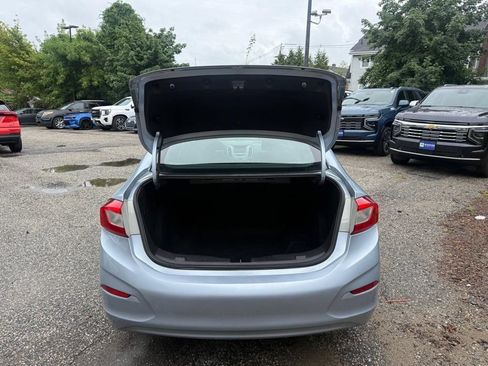 Used 2017 Chevrolet Cruze LS FWD image 6