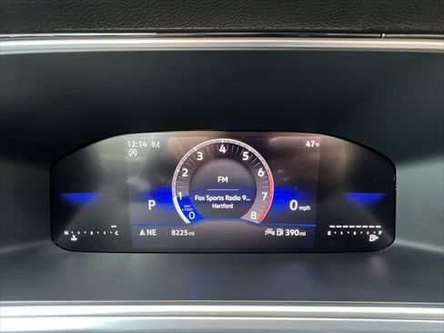 Used 2025 Volkswagen Taos SE image 15