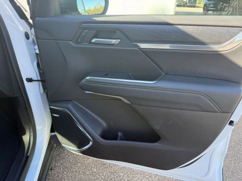 Used 2025 GMC Acadia Elevation FWD image 20