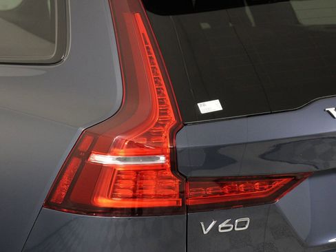 Used 2025 Volvo V60 B5 Cross Country Plus AWD/4WD image 18