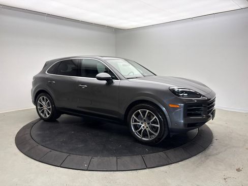 Certified 2024 Porsche Cayenne AWD/4WD image 9