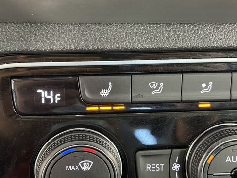 Used 2023 Volkswagen Atlas SE w/ Panoramic Sunroof Package FWD image 22