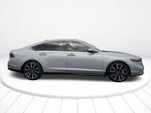 Used 2023 Honda Accord Touring image 2