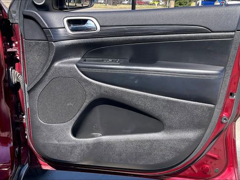 Used 2019 Jeep Grand Cherokee Laredo image 22