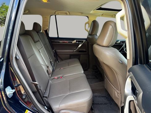 Used 2017 Lexus GX 460 image 17