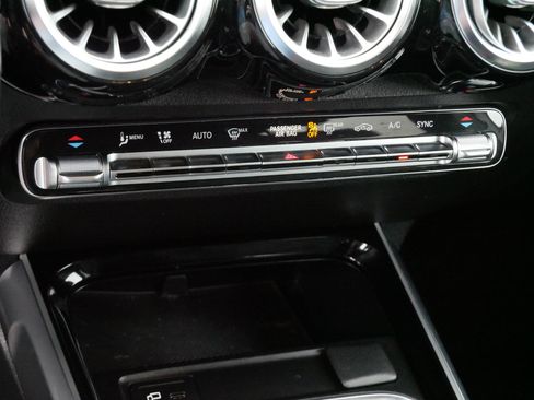Used 2021 Mercedes-Benz GLB 250 4MATIC image 23