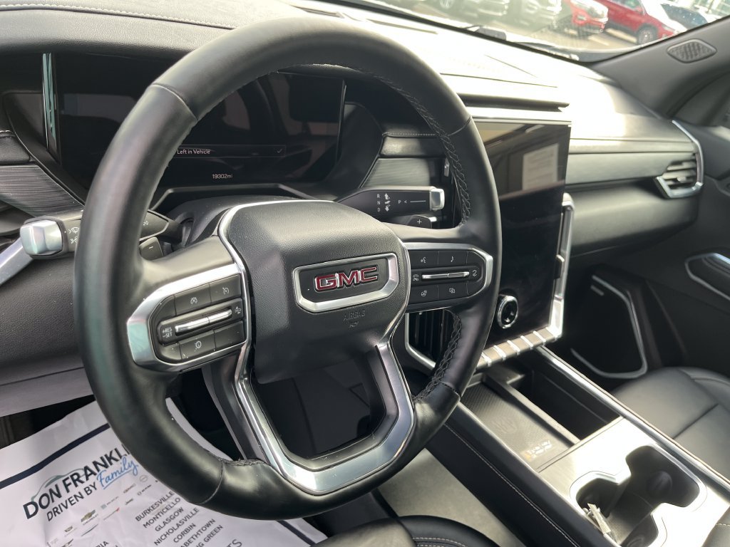Used 2026 GMC Acadia Elevation w/ Elevation Premium Package FWD image 16