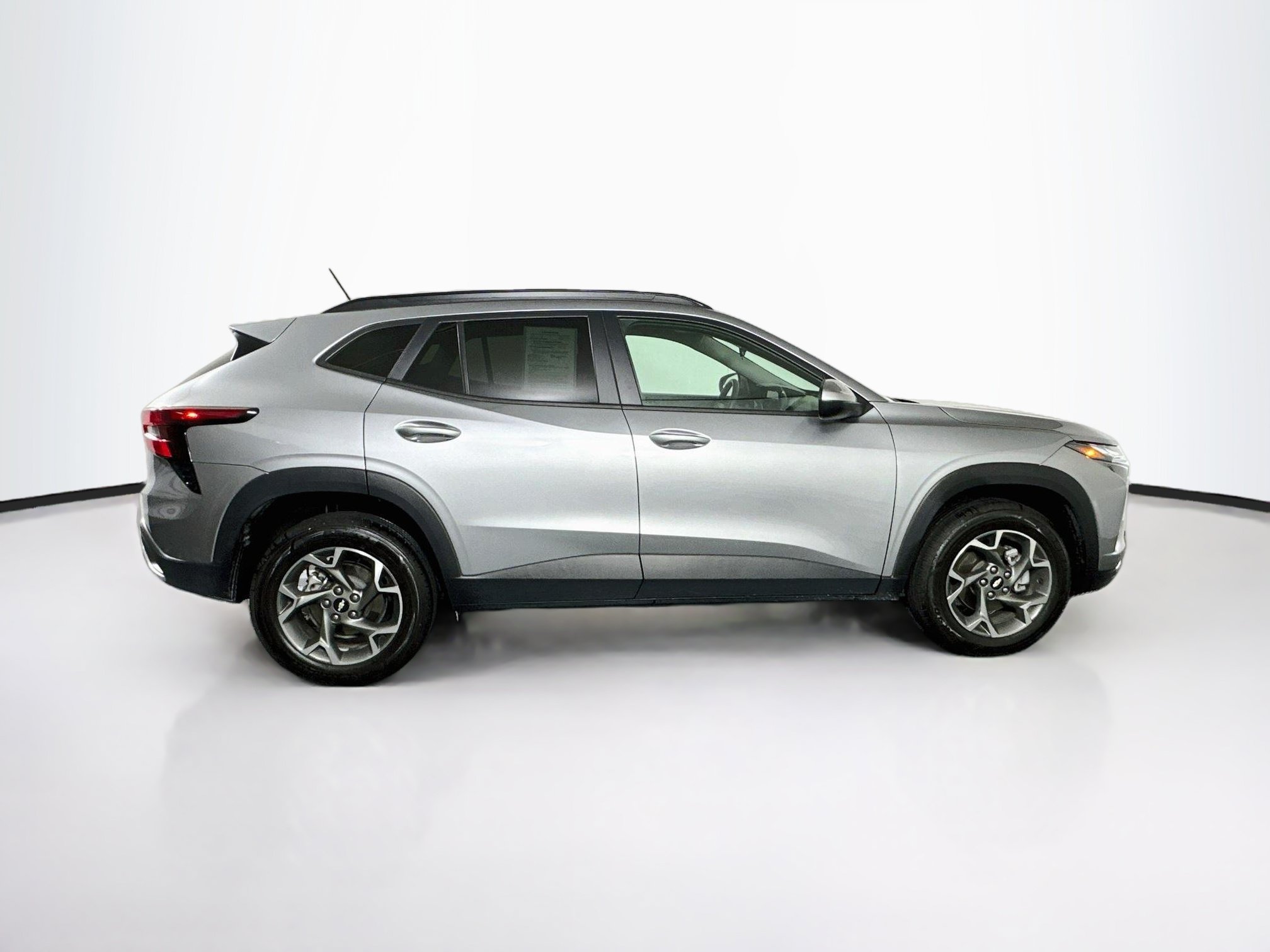 Used 2025 Chevrolet Trax LT FWD image 10