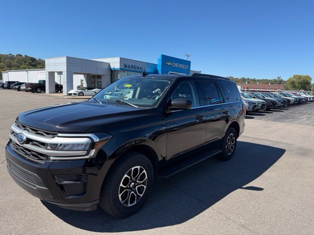 Used 2024 Ford Expedition XLT AWD/4WD image 3