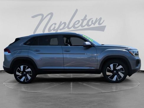 Used 2025 Volkswagen Atlas Cross Sport SE AWD/4WD image 4
