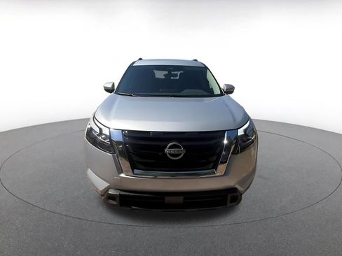 Used 2025 Nissan Pathfinder SV image 9