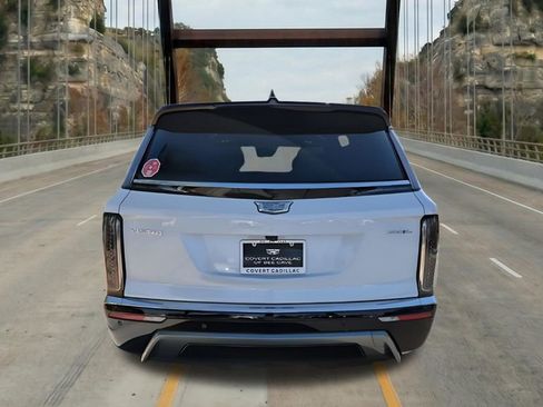 New 2026 Cadillac Vistiq Luxury AWD/4WD image 8