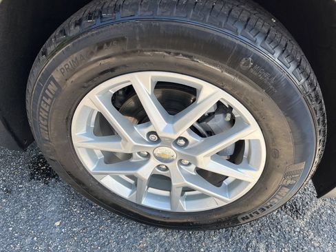 Used 2023 Chevrolet Equinox LT FWD image 35